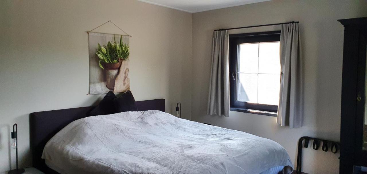 Luxe Gastenkamer Met Living En Keuken Bij Friezen Paarden Stal Pellendijk Westendorp Kültér fotó